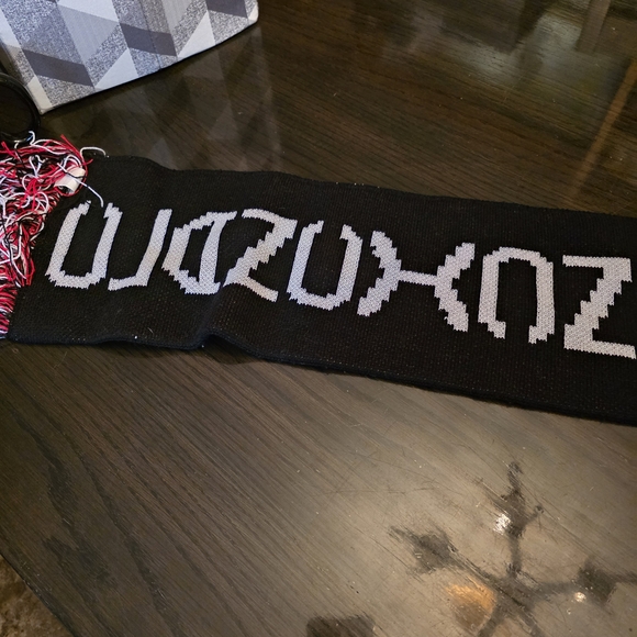official Twenty One Pilots Clancy Reversible Scarf  Holiday Drop 2024 - Picture 5 of 10